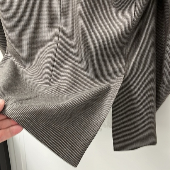 Calvin Klein Sports Jacket in EUC.42L 70% Wool @ 30% Silk. - Picture 11 of 14